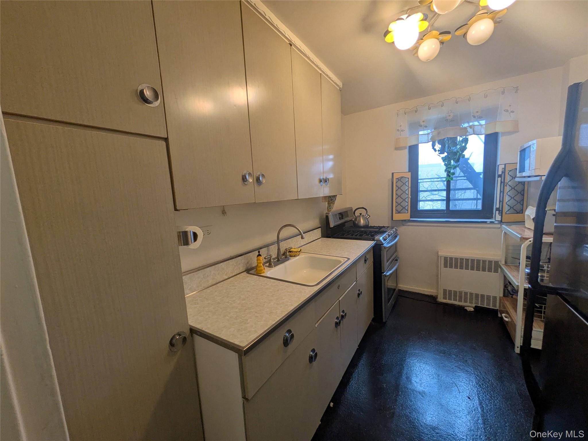 87-56 Francis Lewis Boulevard, Unit B45 photo 7