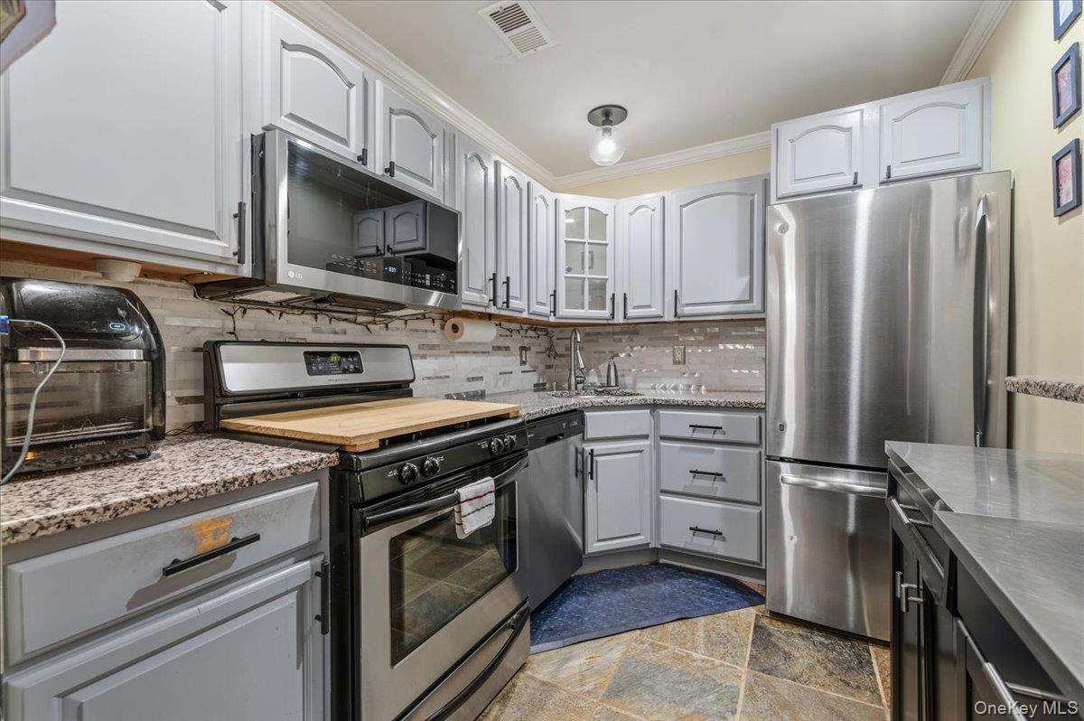 190 Lake Pointe Circle, Unit 190 photo 11