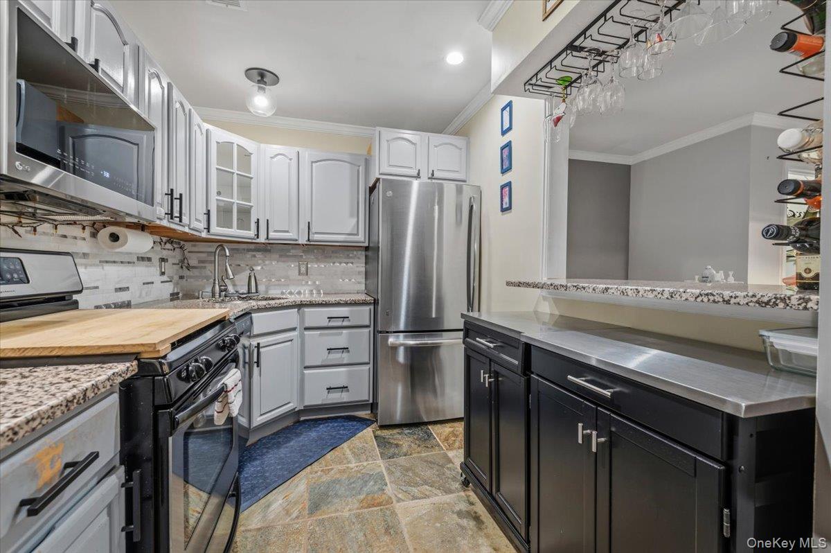 190 Lake Pointe Circle, Unit 190 photo 12