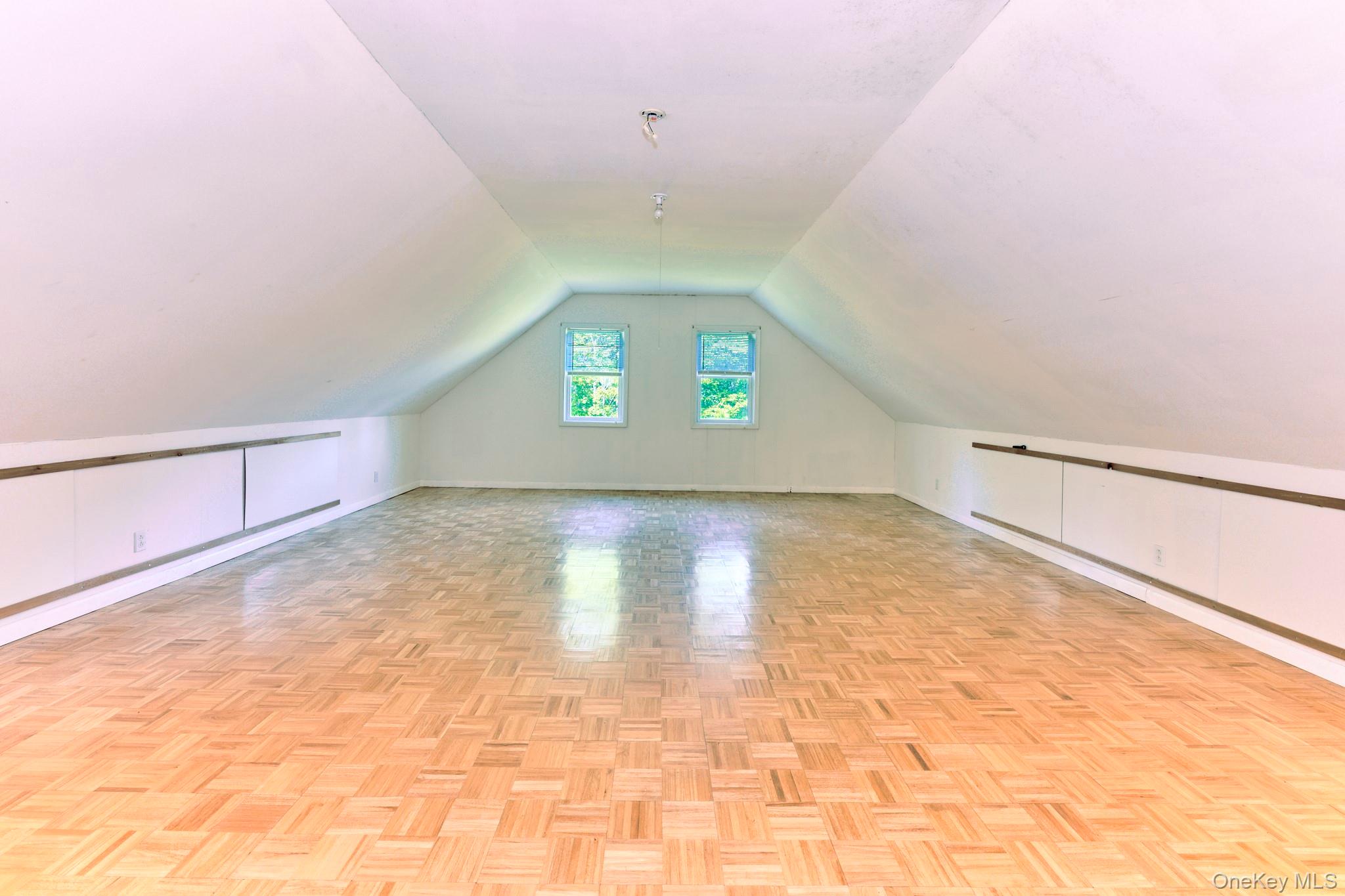 10 W Simmon – For Sale photo 5