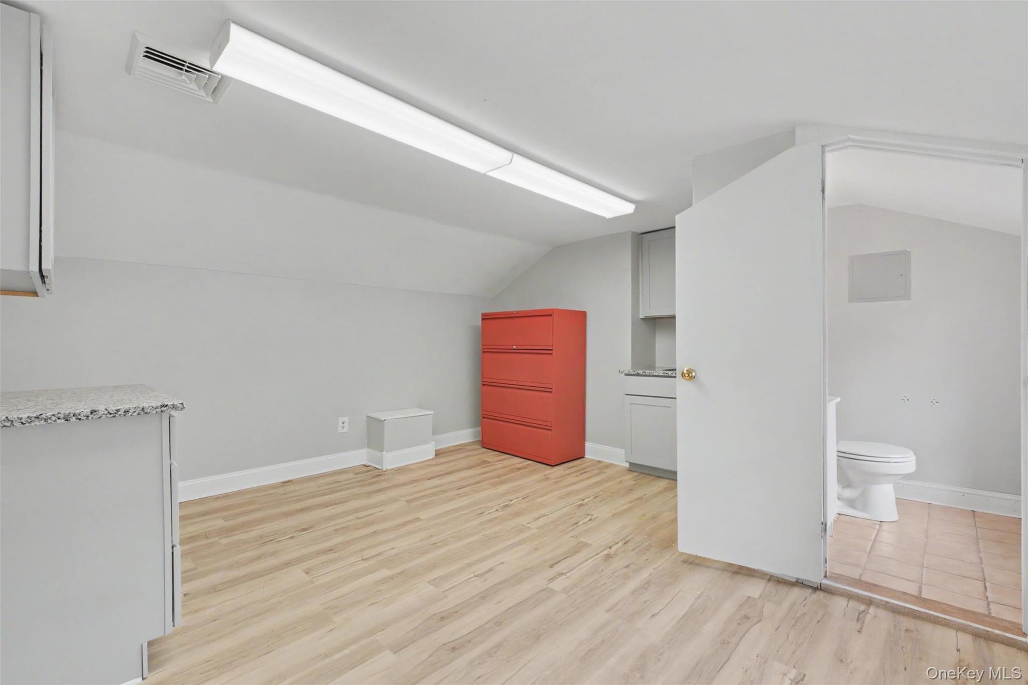 17 Collegeview Avenue – For Rent photo 21