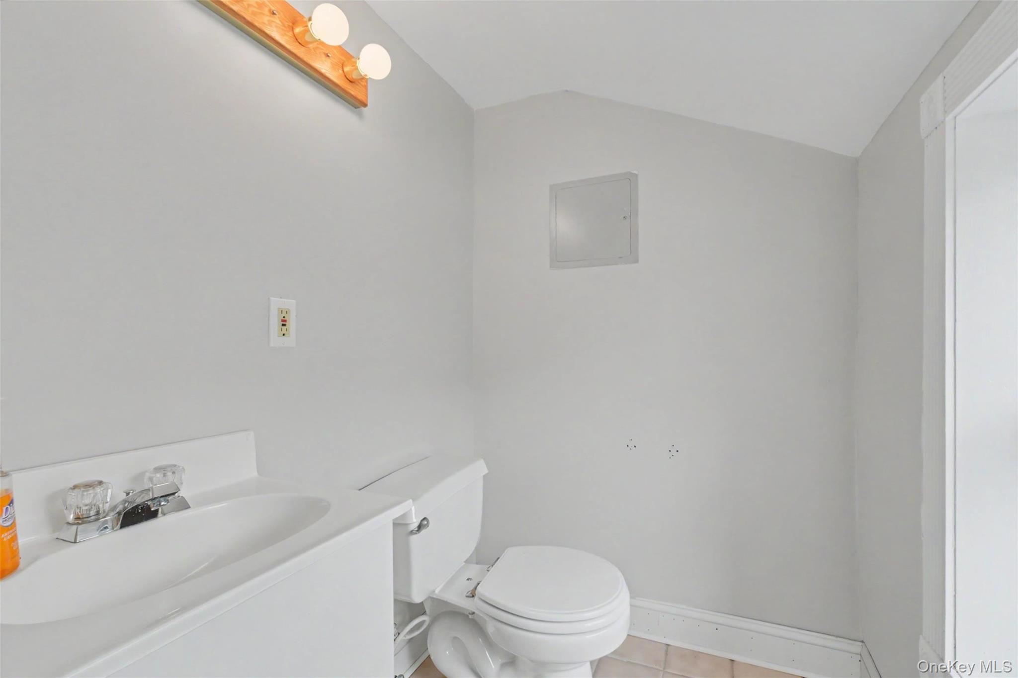 17 Collegeview Avenue – For Rent photo 22
