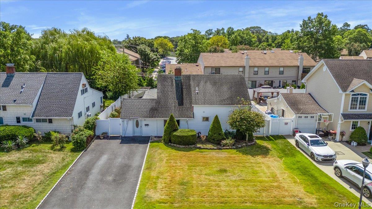 236 Duckpond Drive S – For Sale