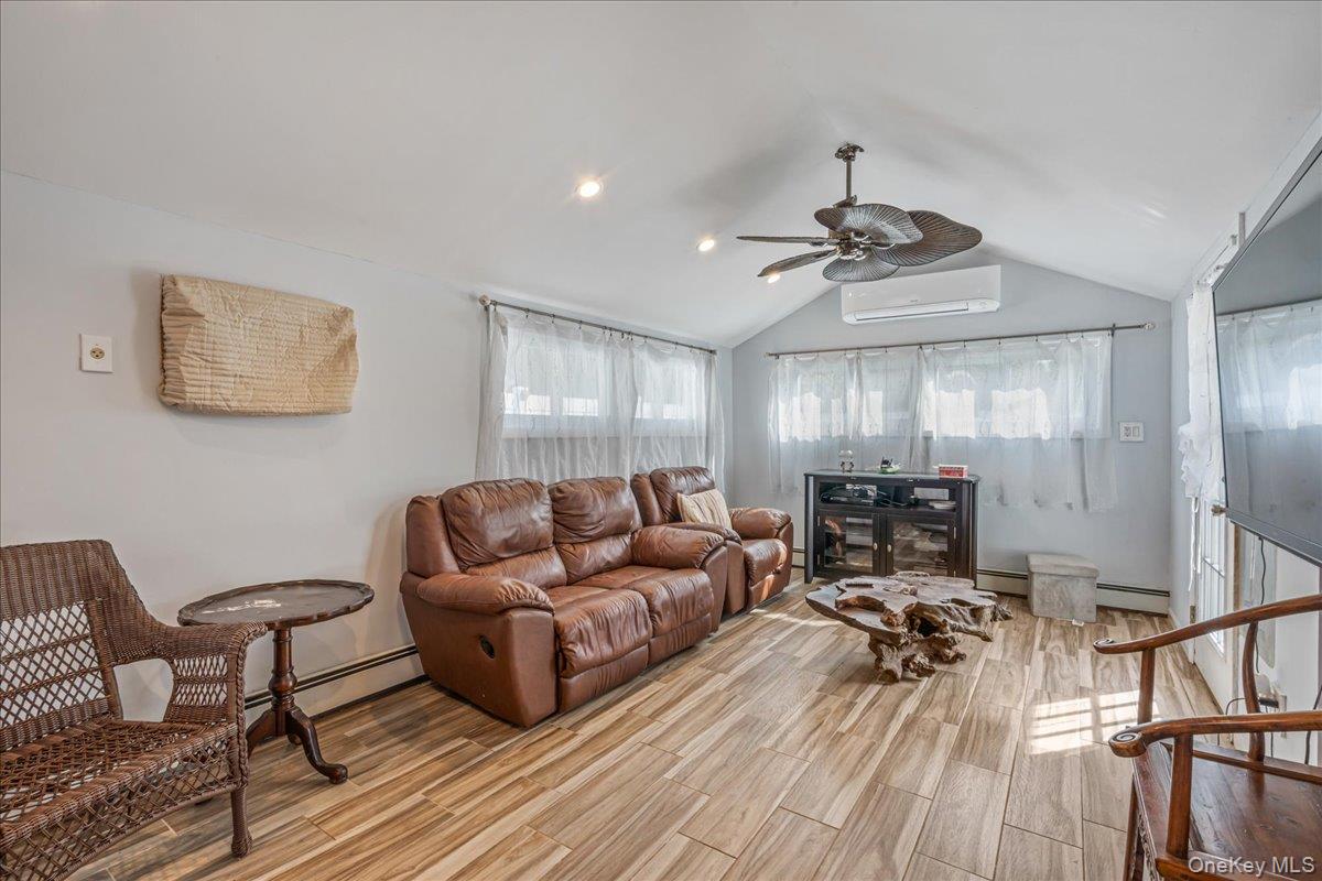 236 Duckpond Drive S – For Sale photo 6
