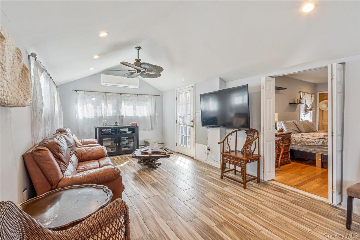 236 Duckpond Drive S – For Sale photo 5