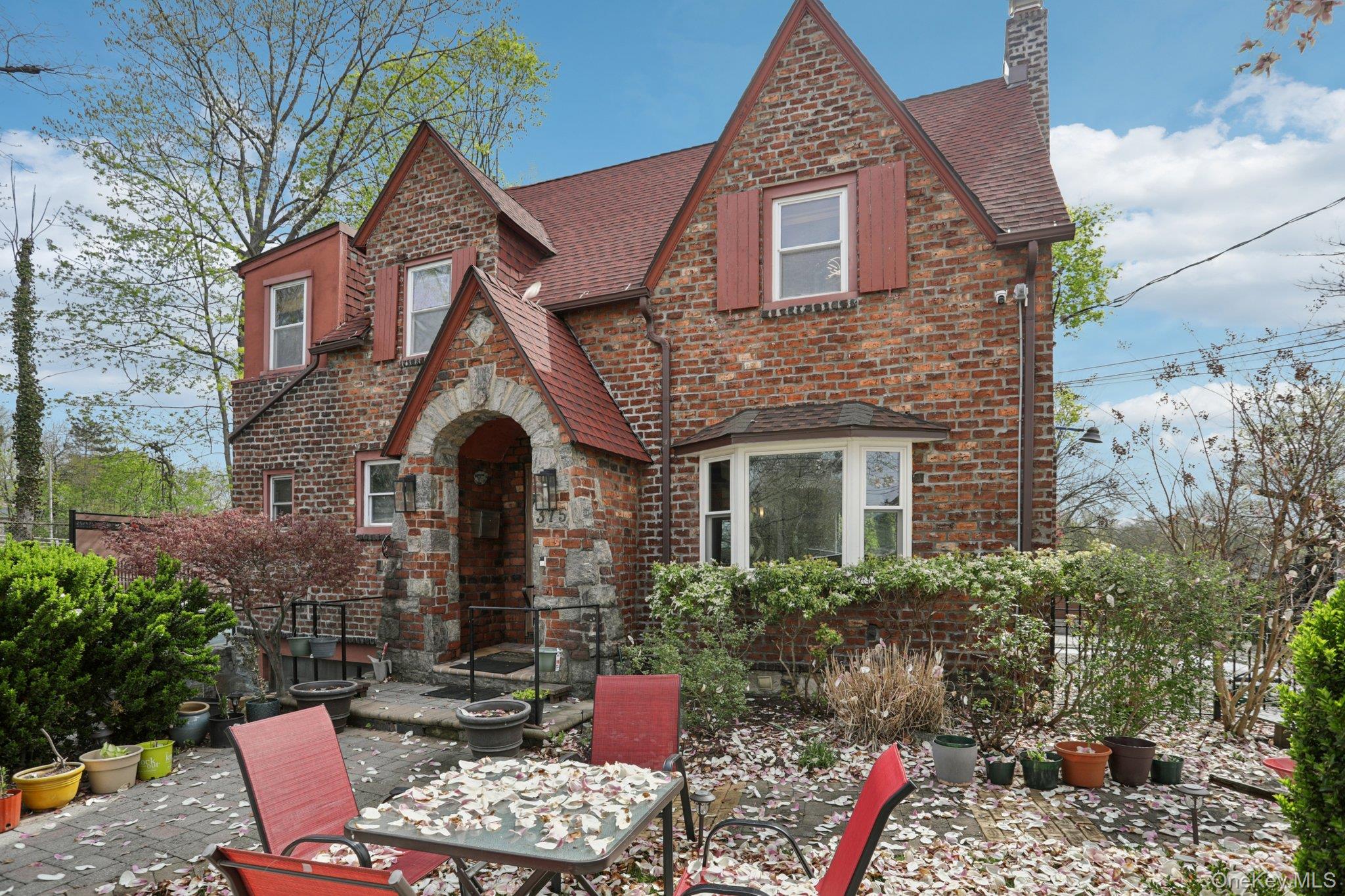 375 Hawthorne Terrace – For Rent photo 2