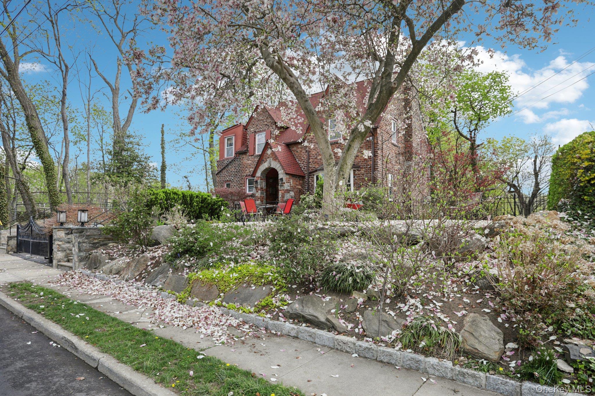 375 Hawthorne Terrace – For Rent photo 3