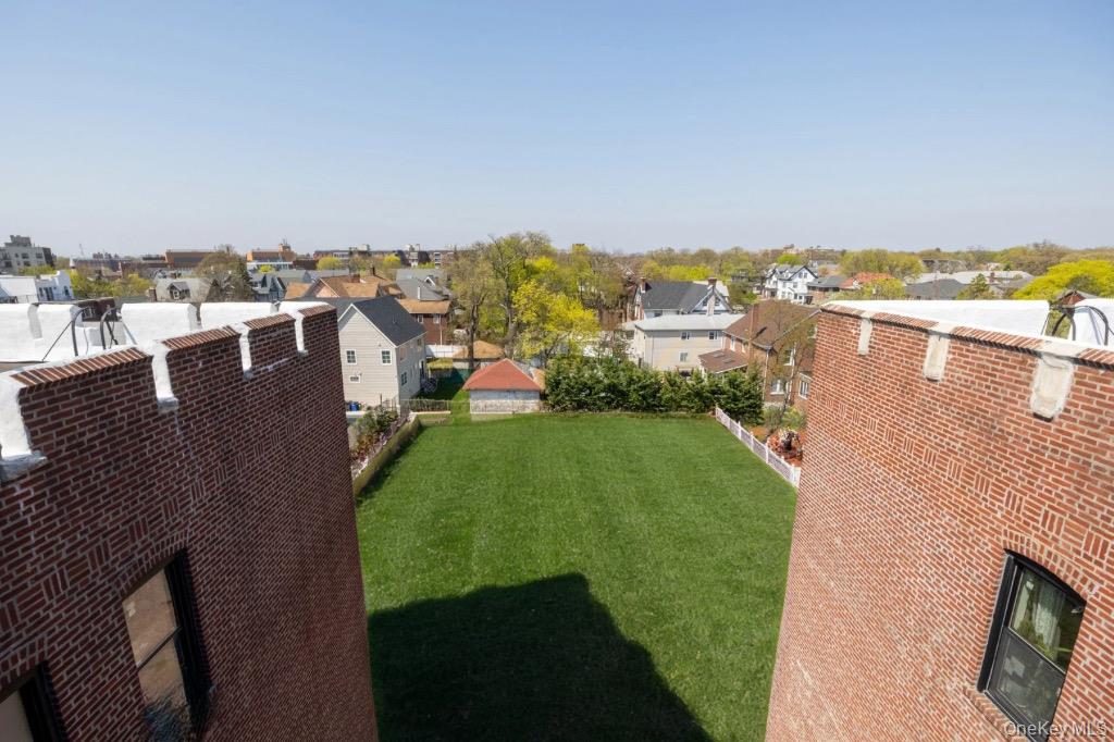 910 Dinsmore Avenue – For Sale photo 3