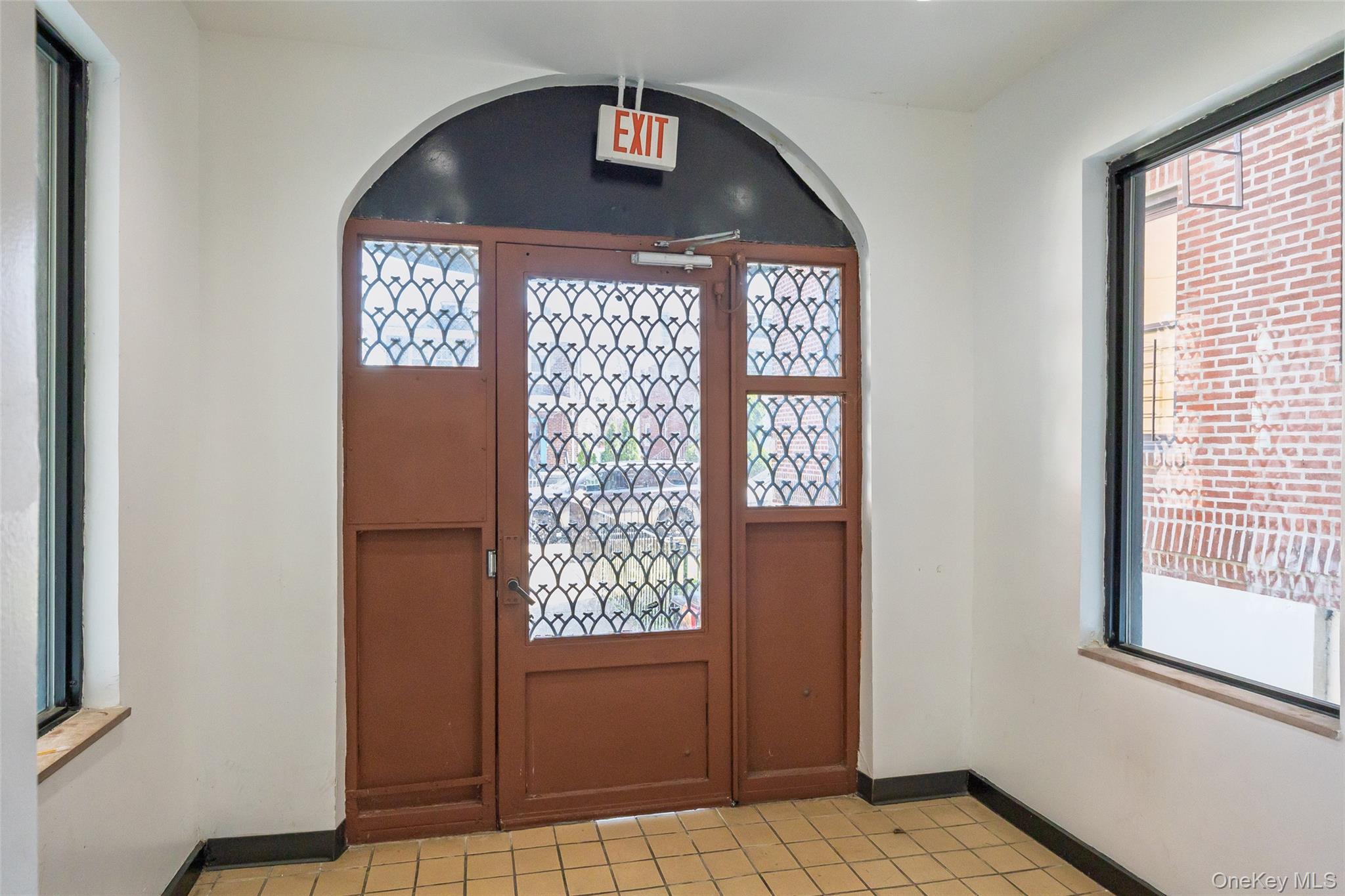 910 Dinsmore Avenue – For Sale photo 5