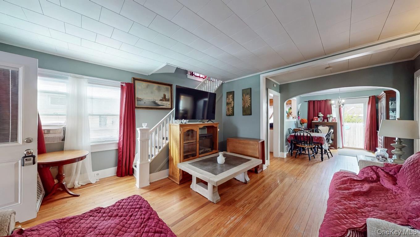18 Dubois Street – For Sale photo 3