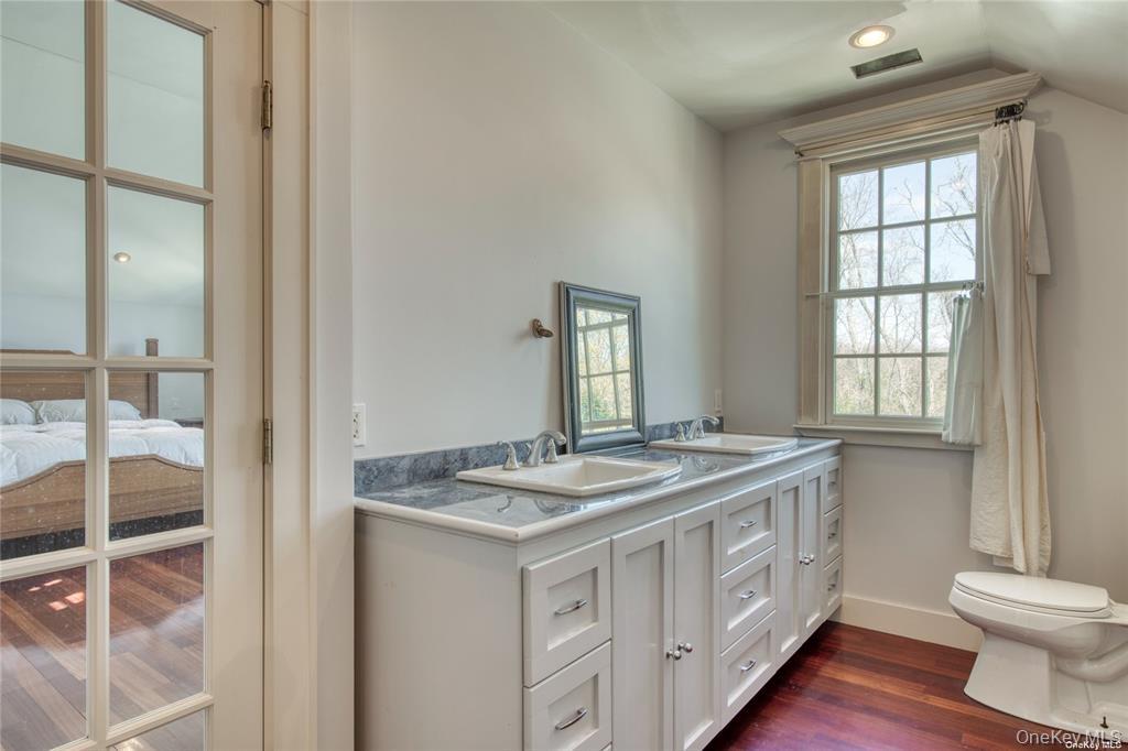 11003 Main Road – For Rent photo 14