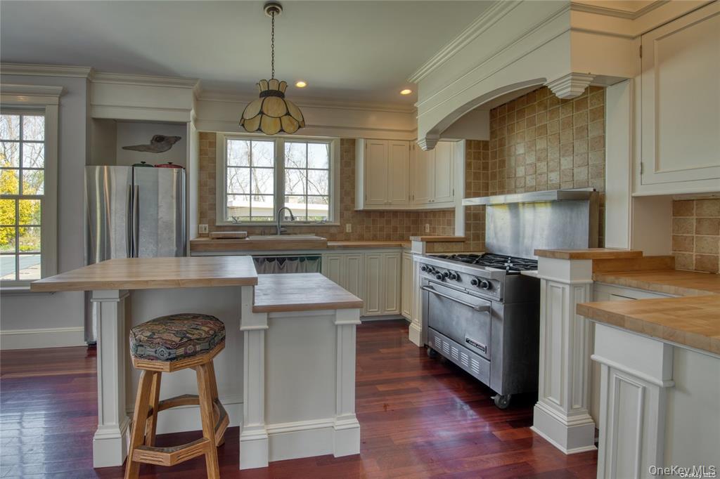 11003 Main Road – For Rent photo 8