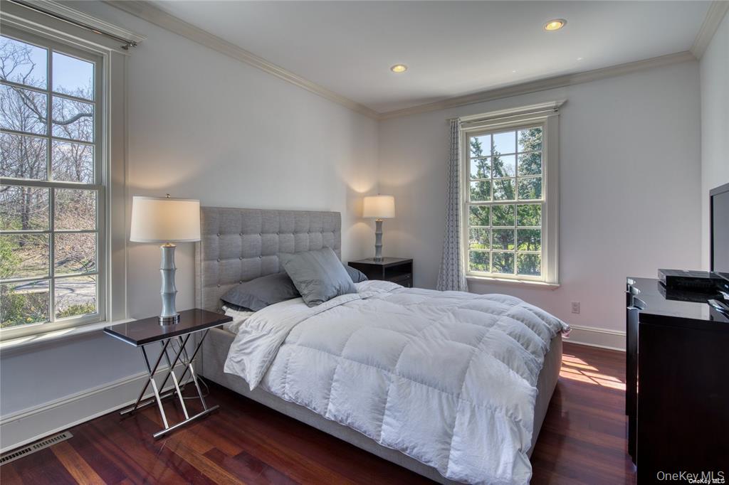 11003 Main Road – For Rent photo 15