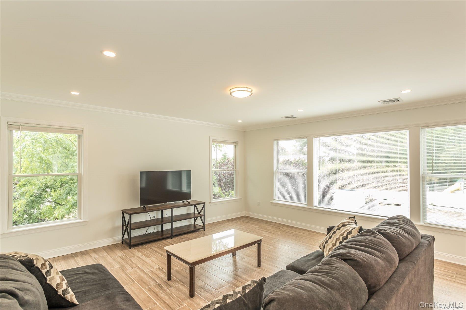 70 Sheridan Ave – For Rent photo 7