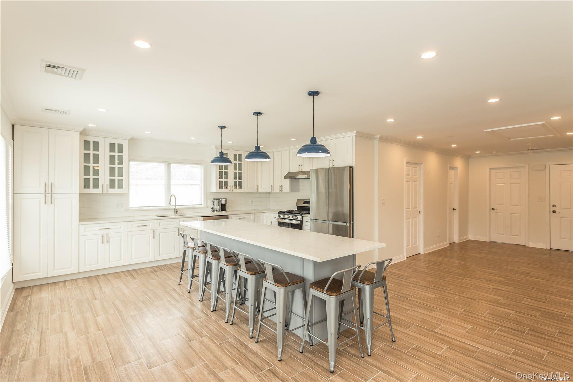 70 Sheridan Ave – For Rent photo 2