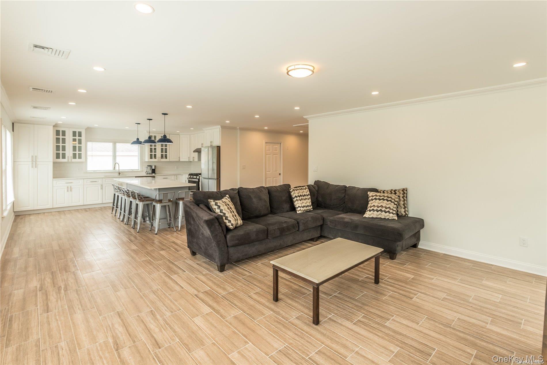70 Sheridan Ave – For Rent photo 9