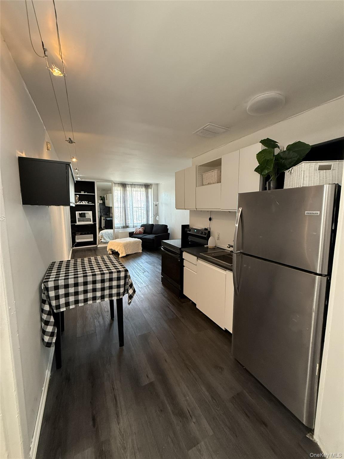 855 E Broadway, Unit LC photo 11