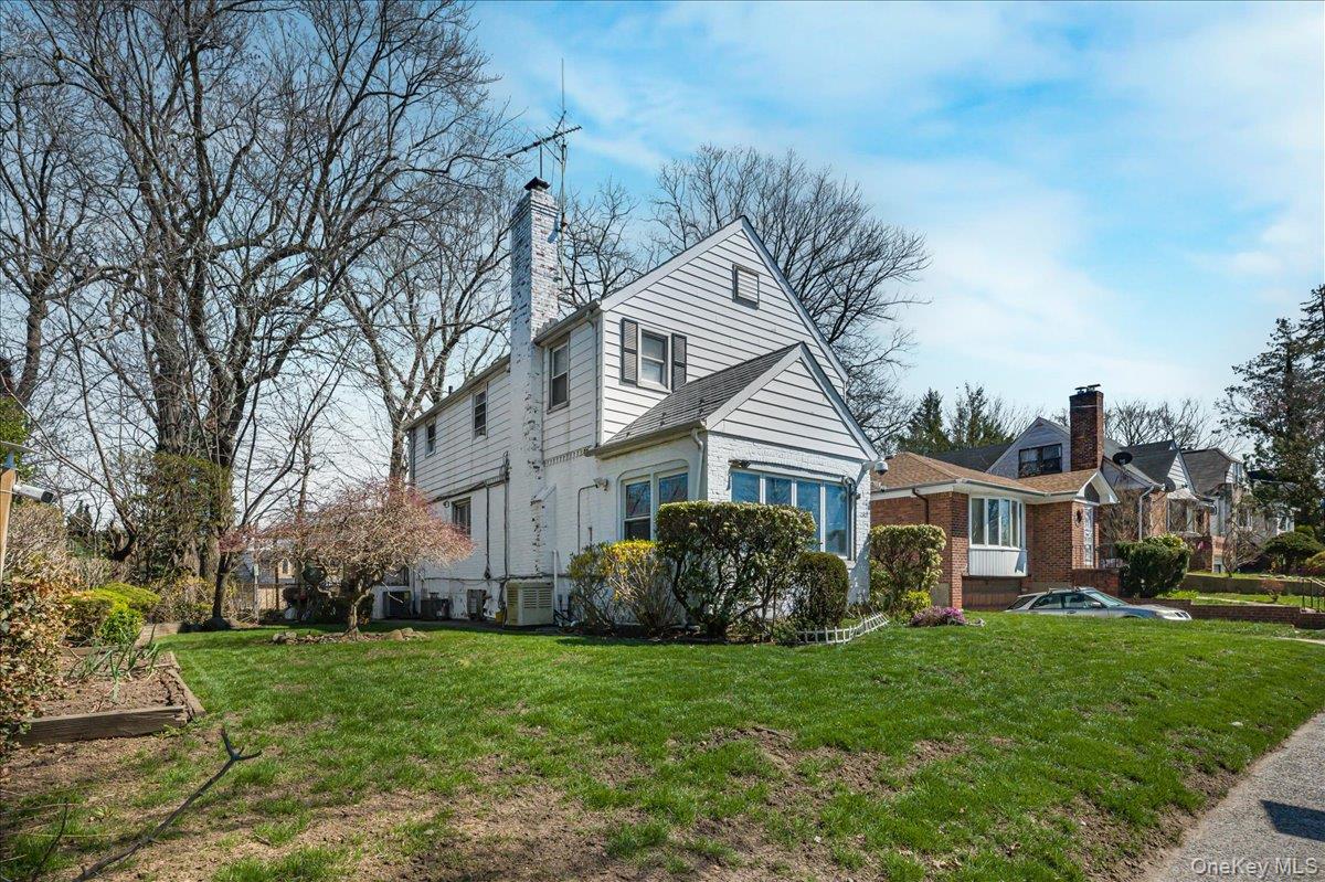 Utopia Parkway – For Sale photo 2