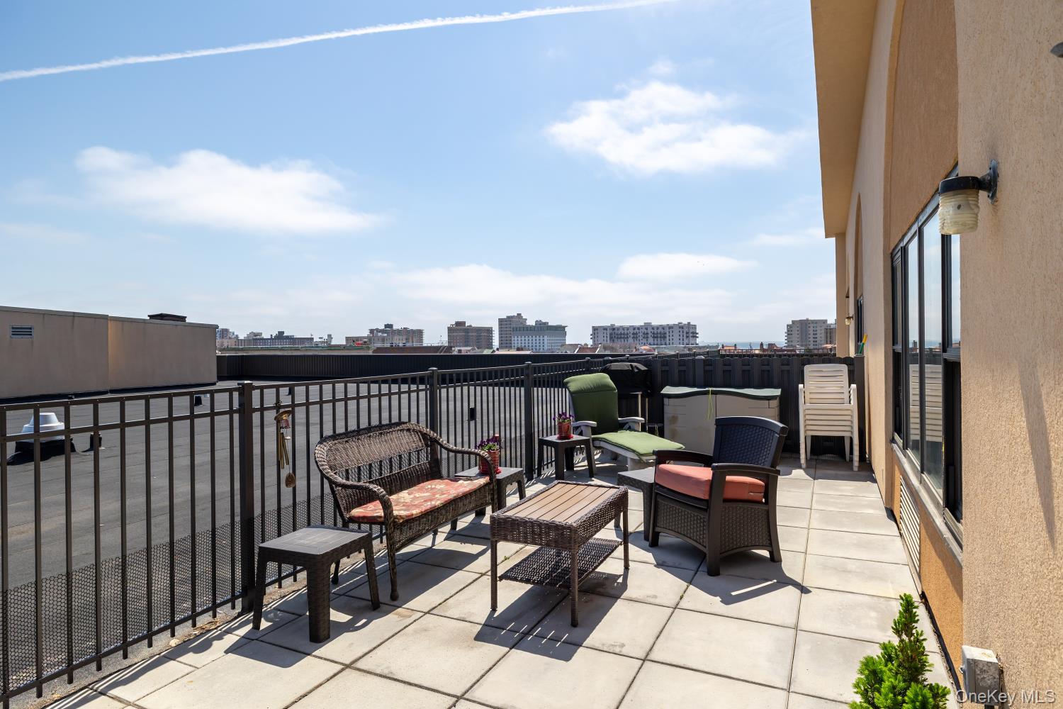 185 W Park Avenue, Unit 406 photo 4