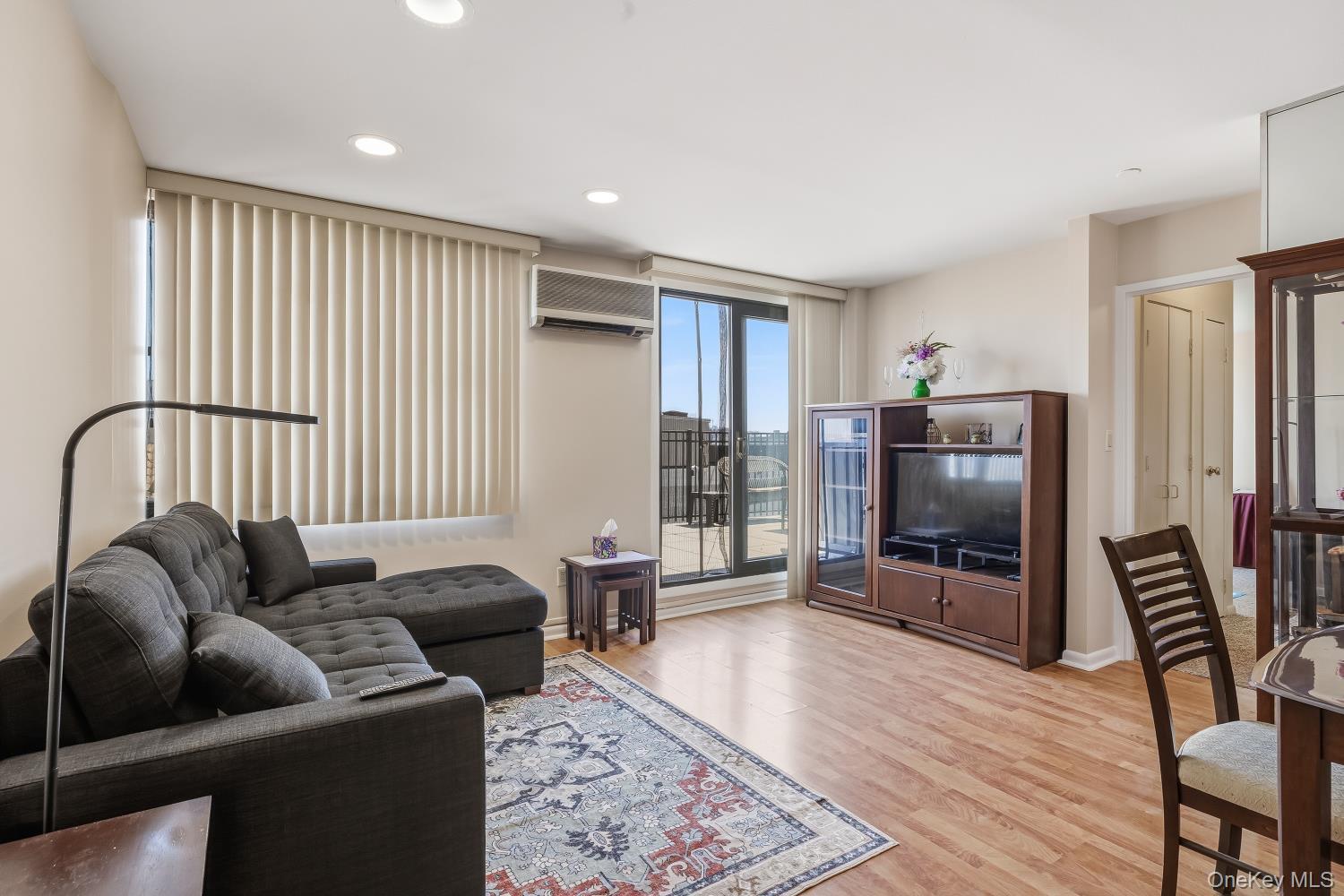 185 W Park Avenue, Unit 406 photo 13