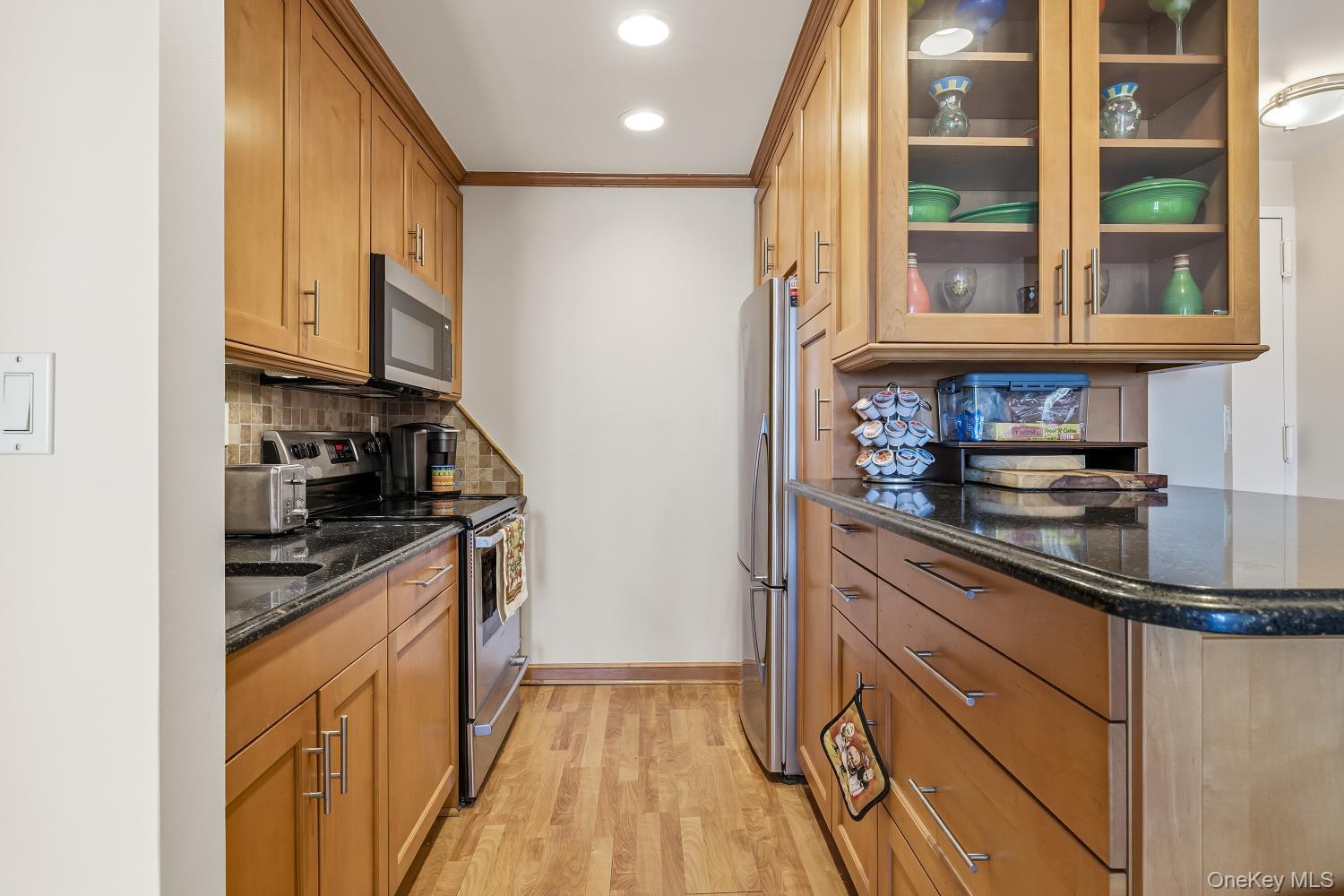 185 W Park Avenue, Unit 406 photo 16