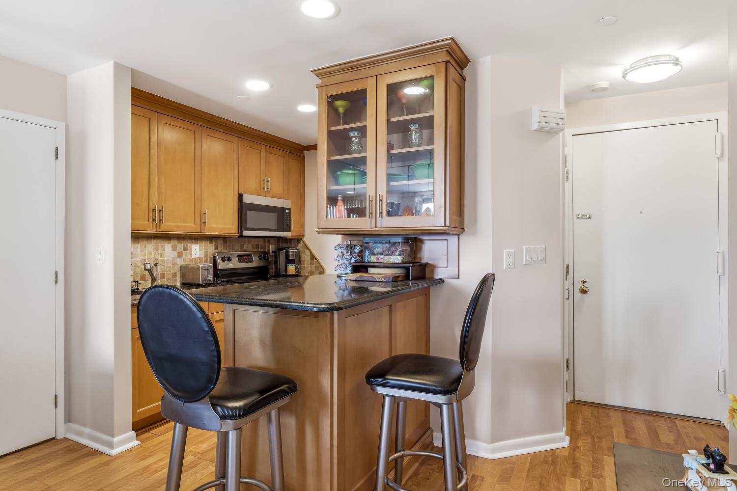 185 W Park Avenue, Unit 406 photo 15