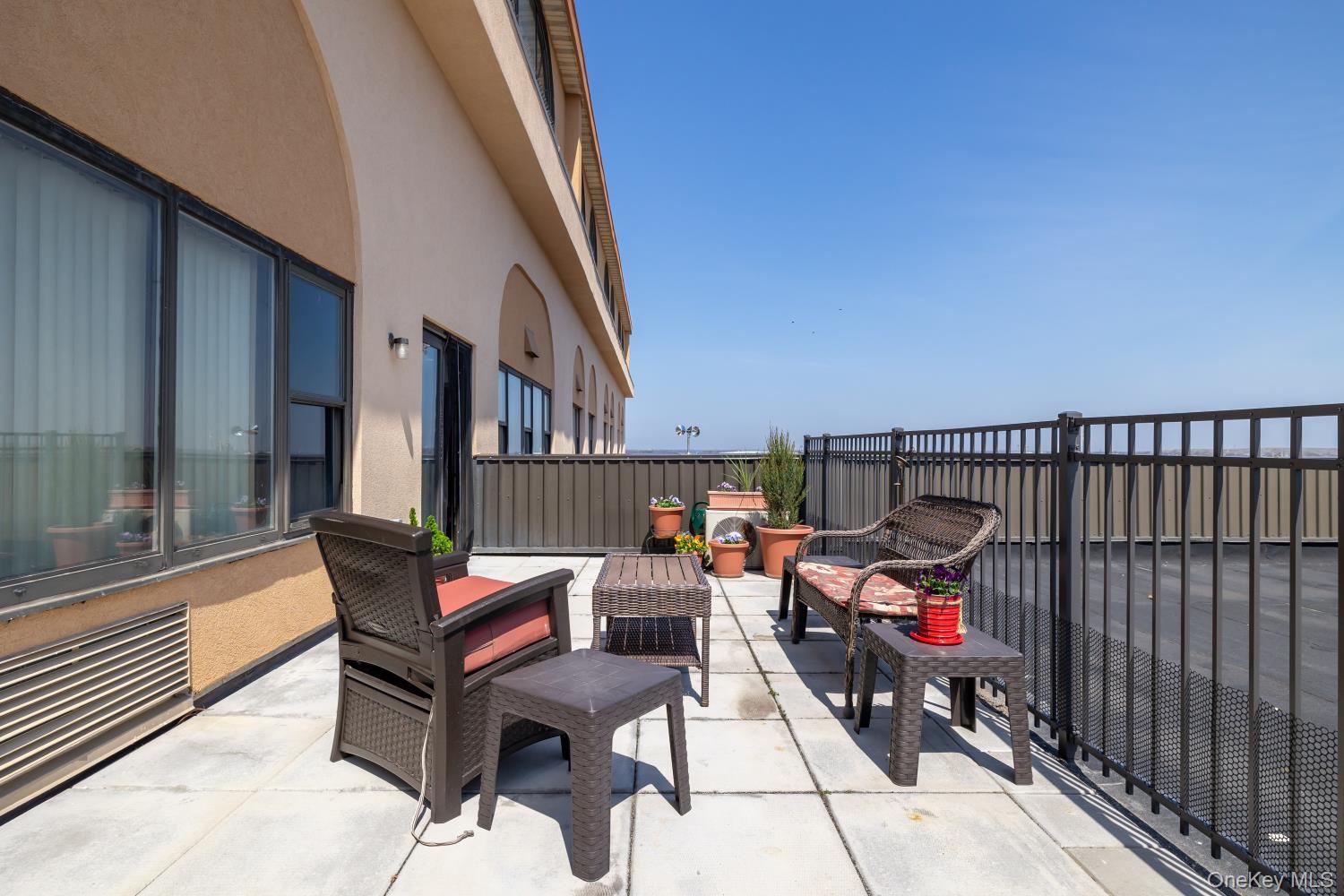 185 W Park Avenue, Unit 406 photo 5