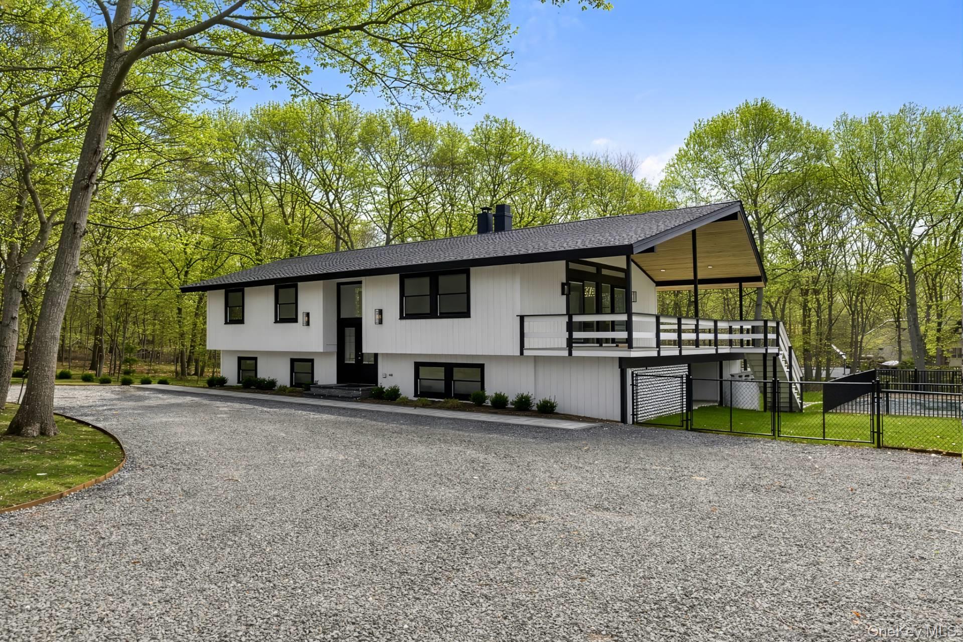 105 Old Riverhead Road W – For Sale photo 3