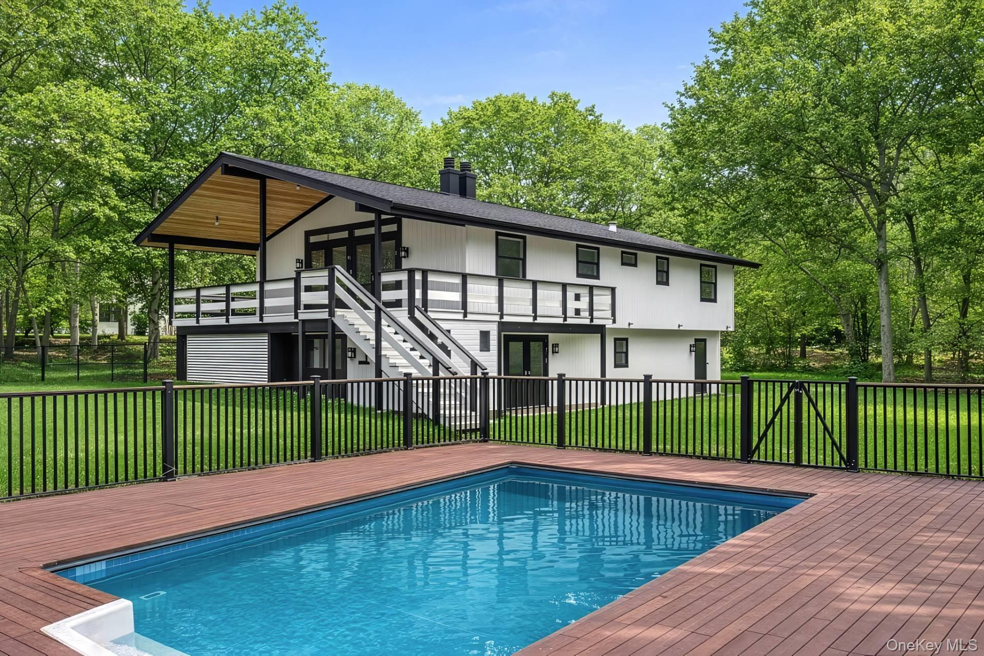 105 Old Riverhead Road W – For Sale photo 21