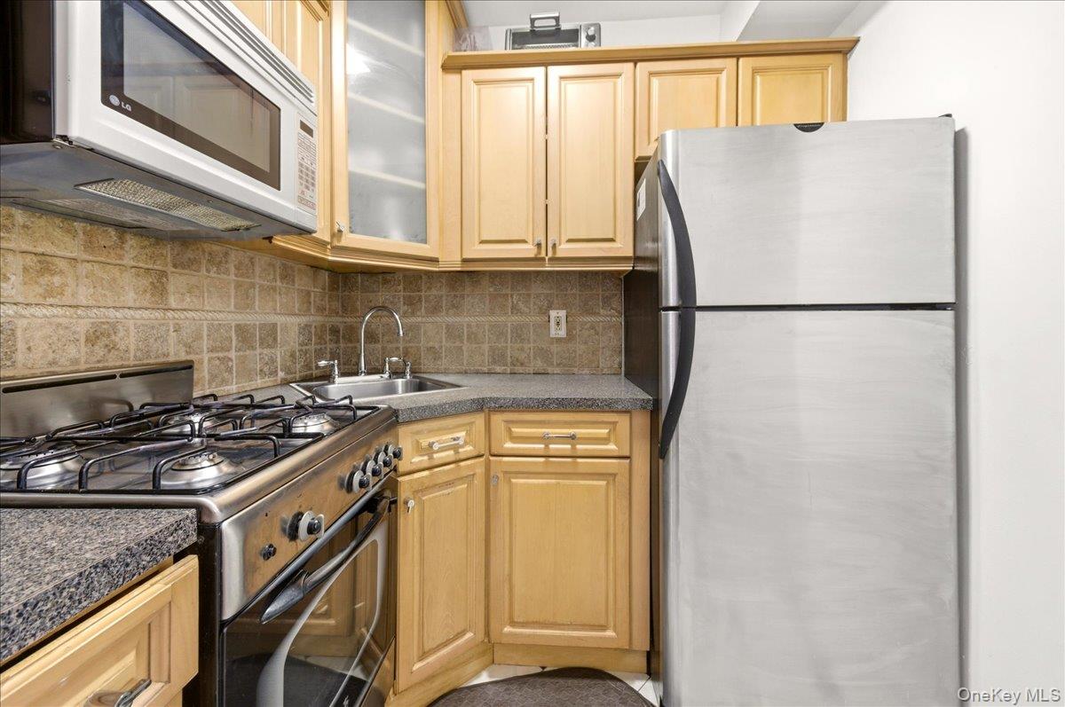 333 Bronx River Road, Unit 602 photo 9