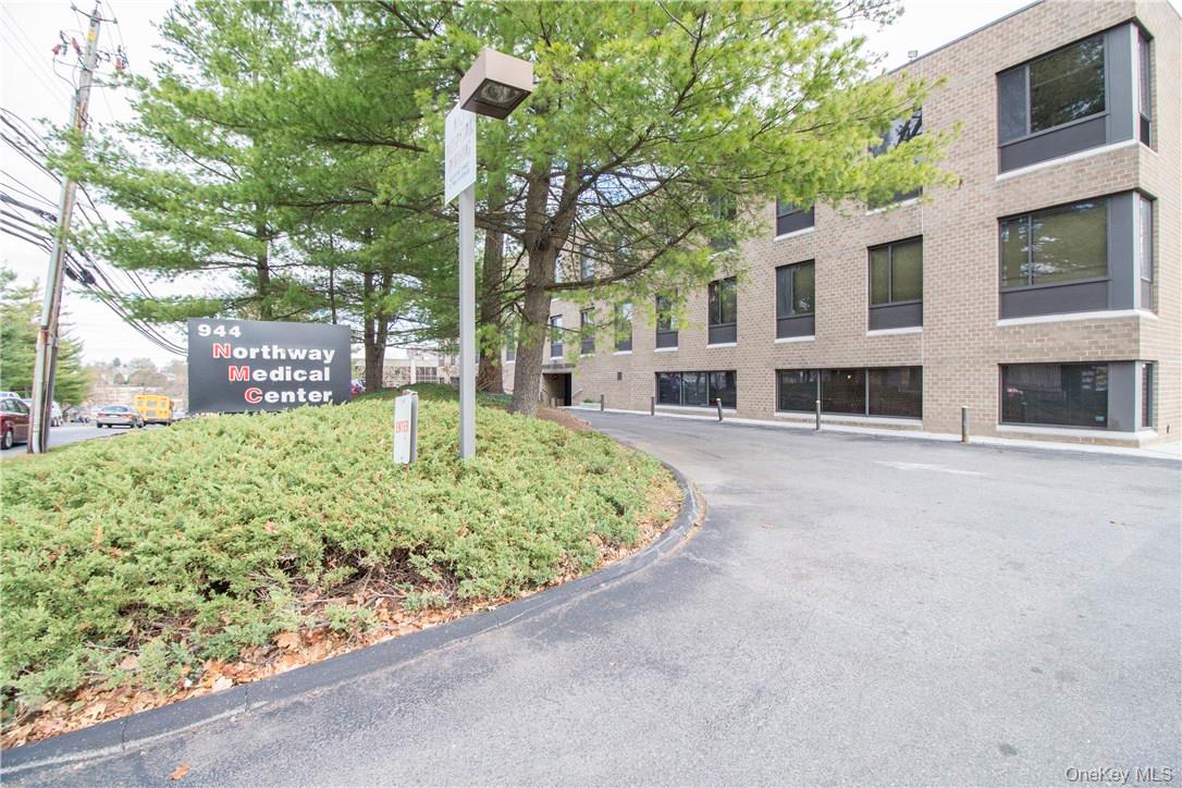 944 N Broadway – For Rent photo 2