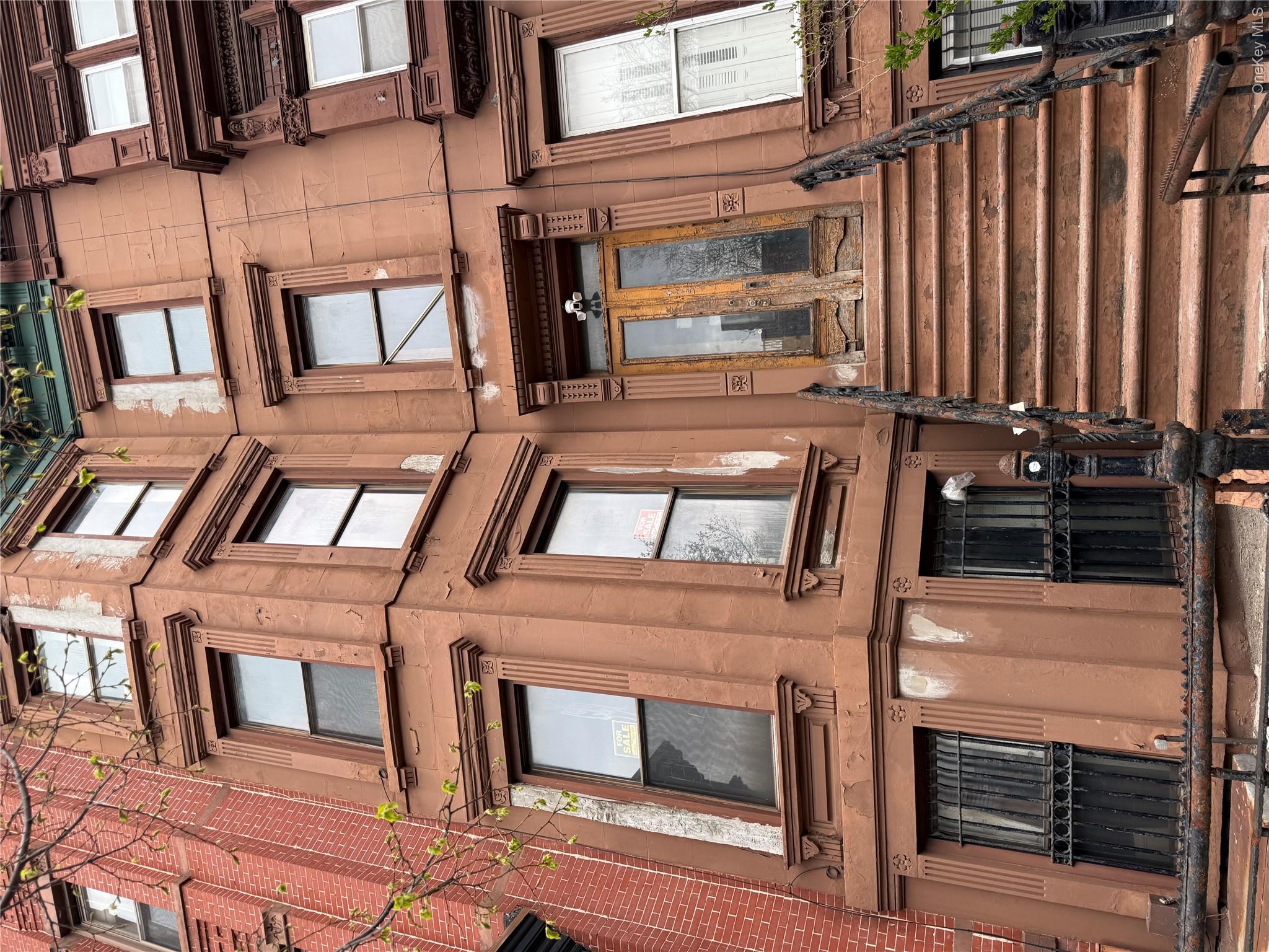 475 Madison Street – For Sale