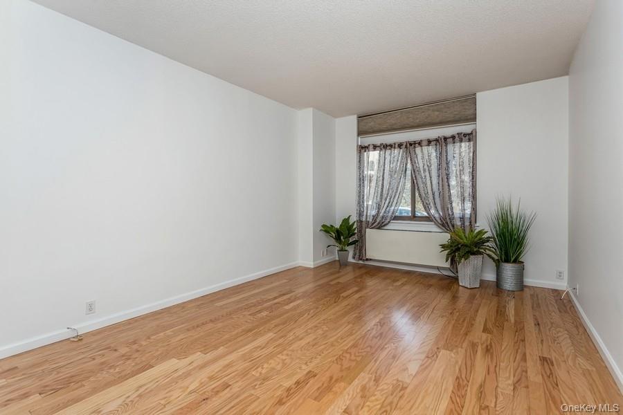 35 N Chatsworth Avenue, Unit 1J photo 23