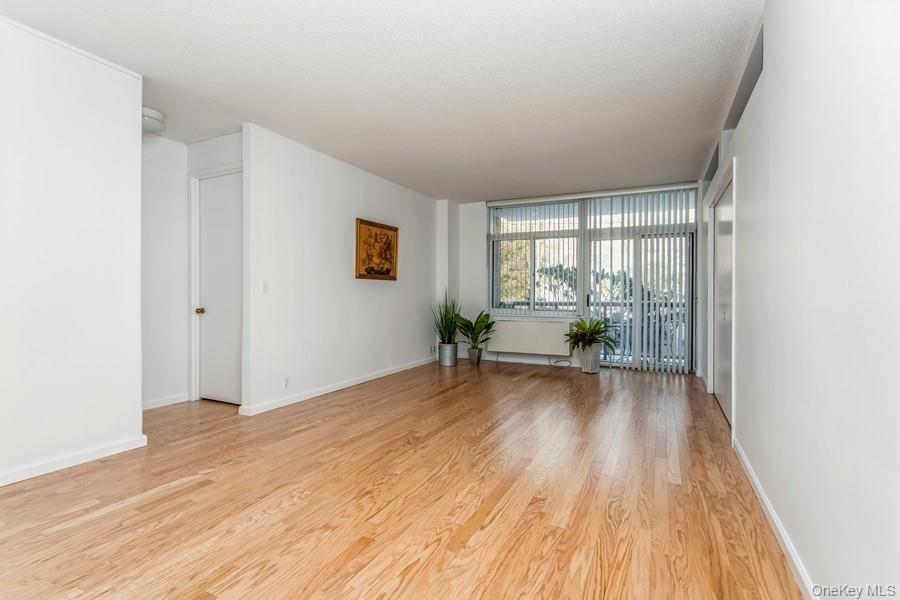 35 N Chatsworth Avenue, Unit 1J photo 6