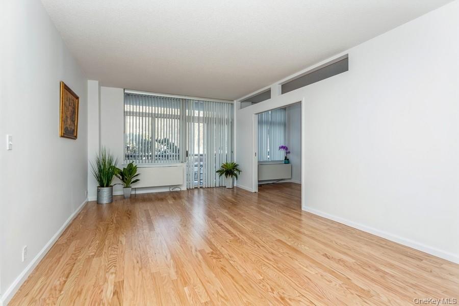 35 N Chatsworth Avenue, Unit 1J photo 11