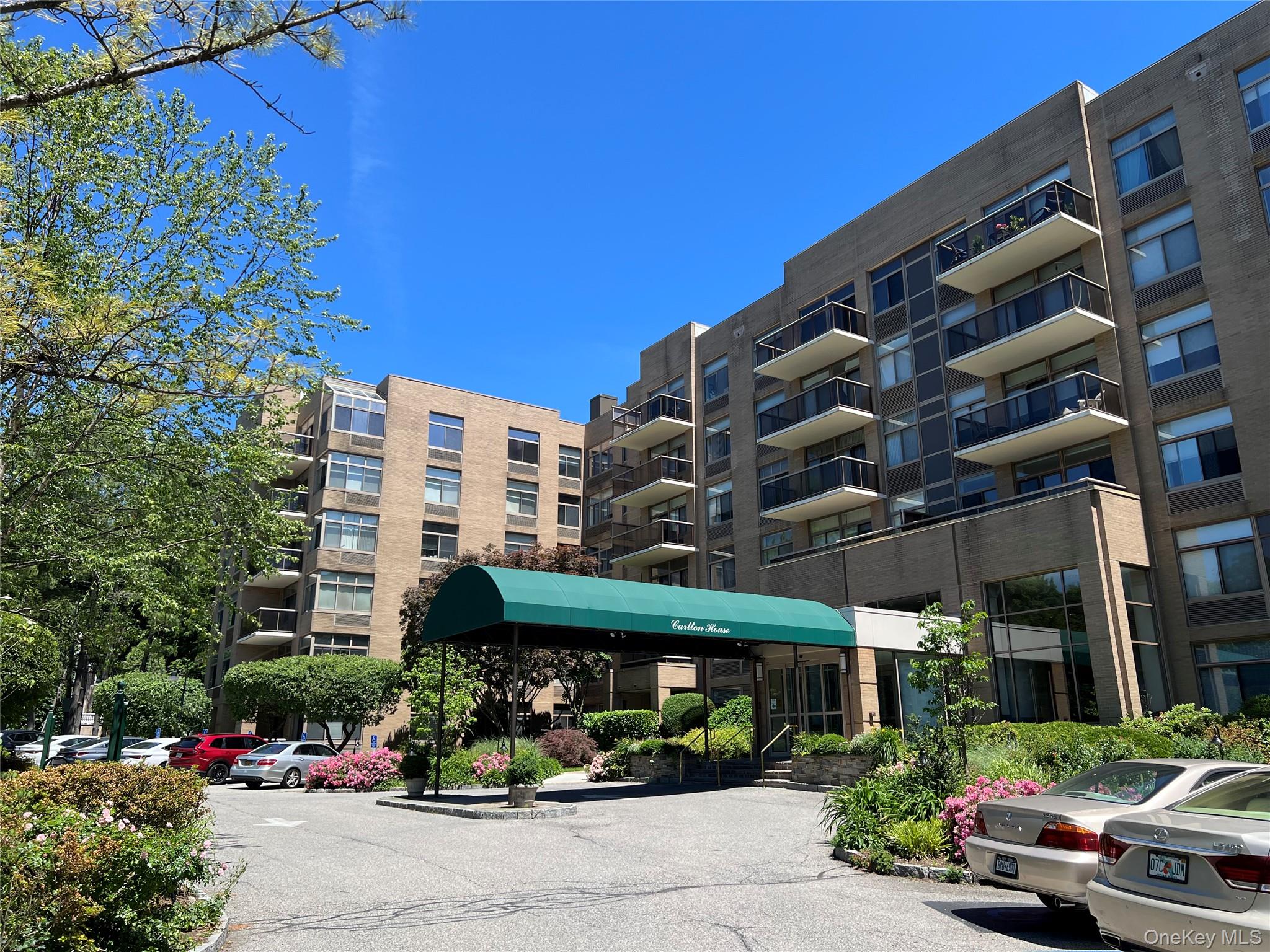 35 N Chatsworth Avenue, Unit 1J photo 2