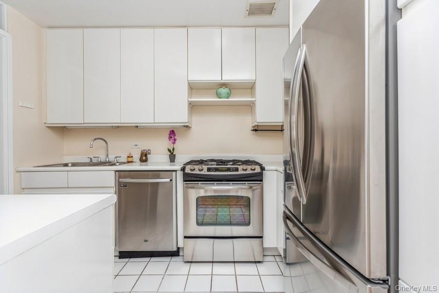 35 N Chatsworth Avenue, Unit 1J photo 21