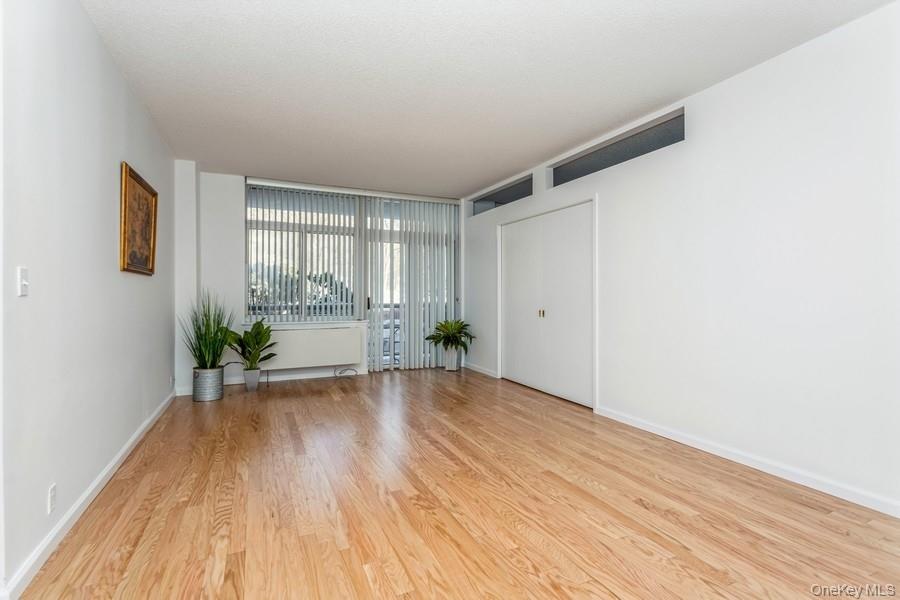 35 N Chatsworth Avenue, Unit 1J photo 10