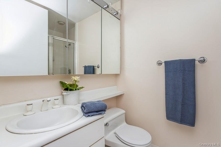 35 N Chatsworth Avenue, Unit 1J photo 22