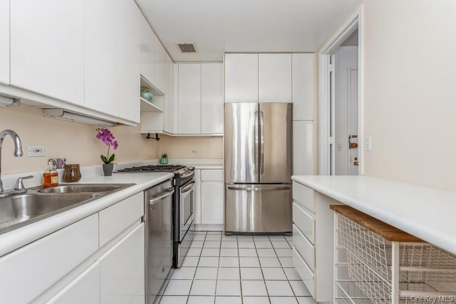 35 N Chatsworth Avenue, Unit 1J photo 20