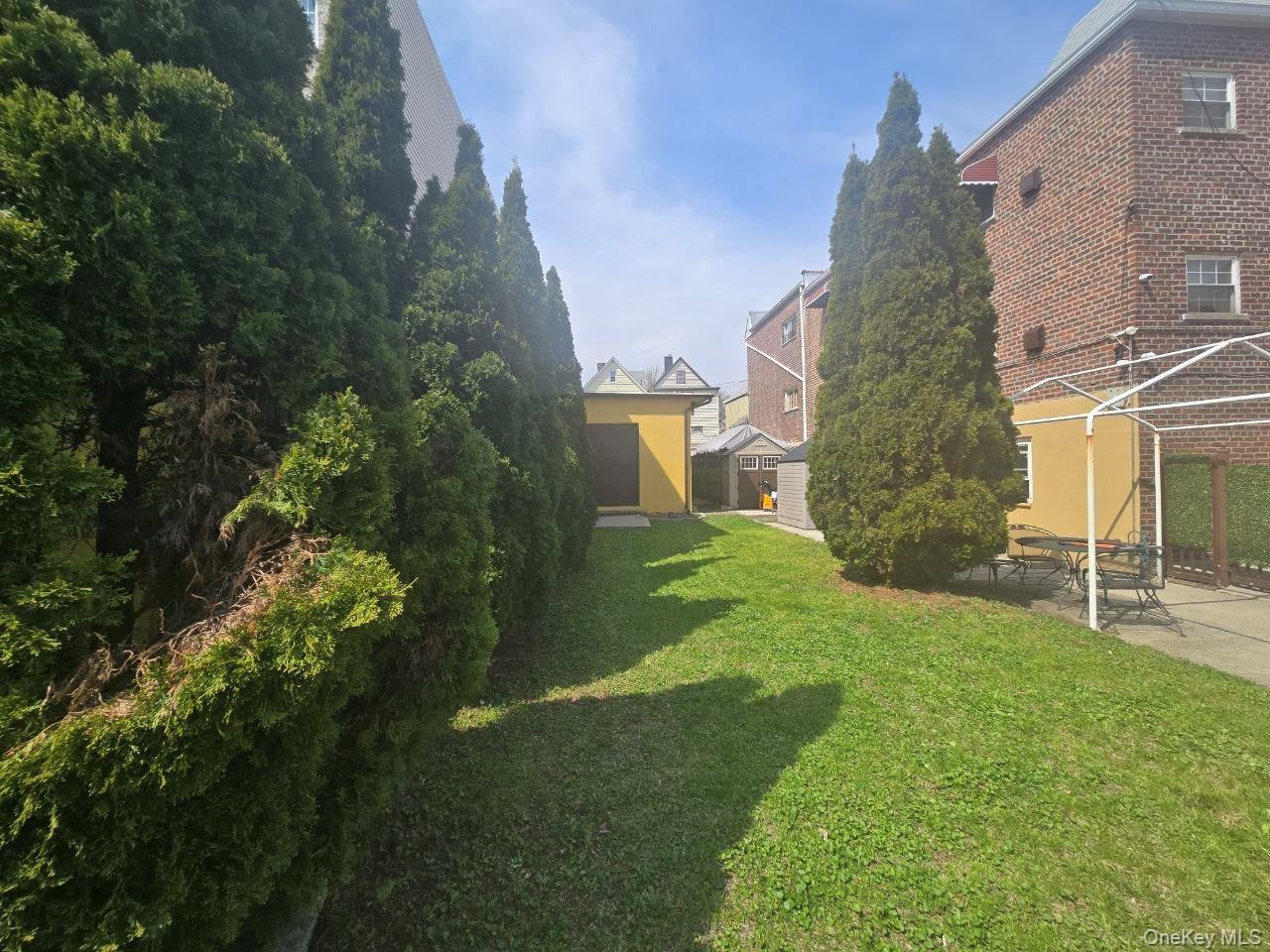 1405 Saint Lawrence Avenue – For Sale photo 3