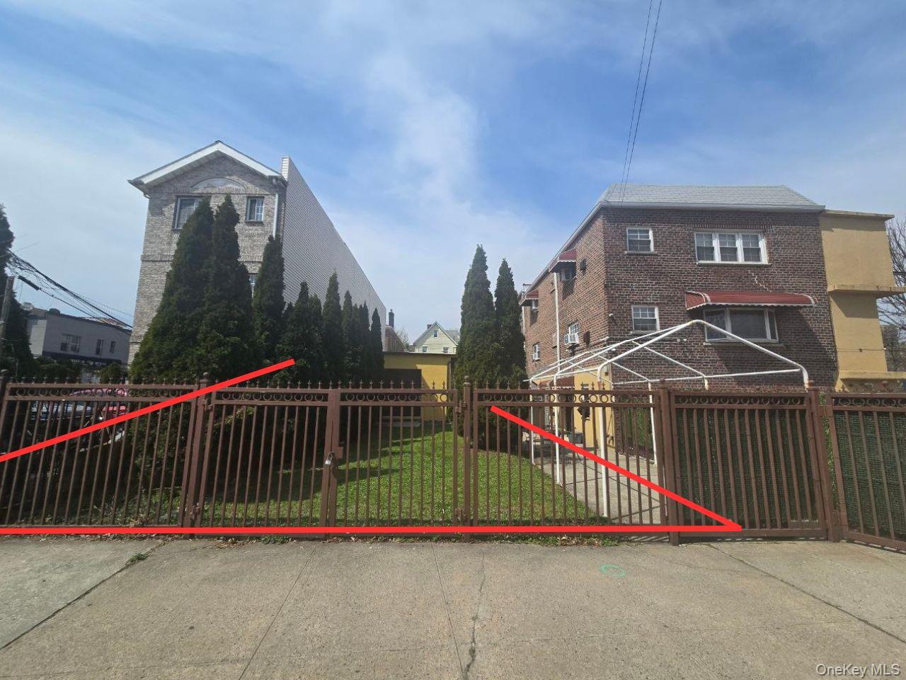 1405 Saint Lawrence Avenue – For Sale