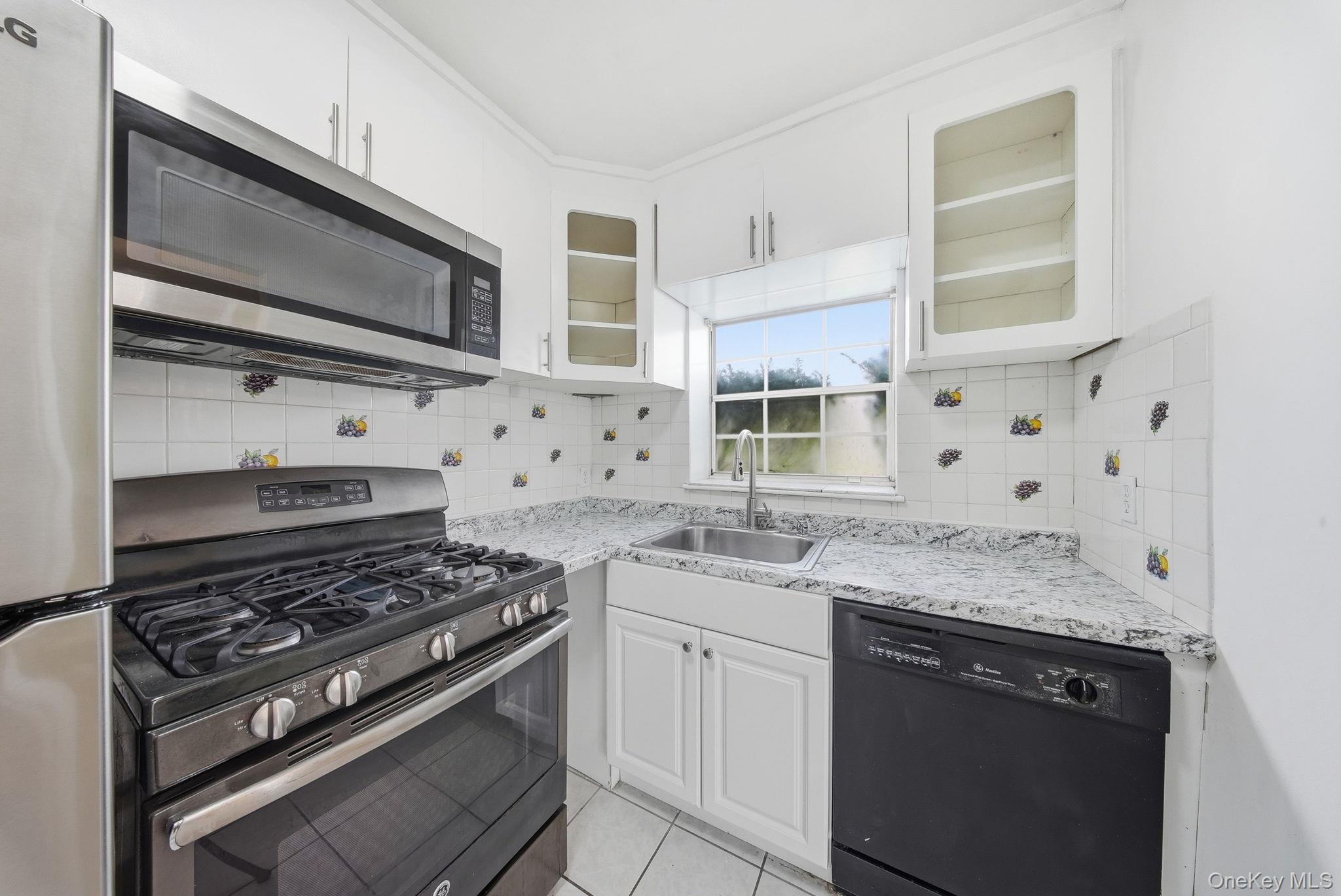 18 Lexington Hill, Unit 8 photo 9