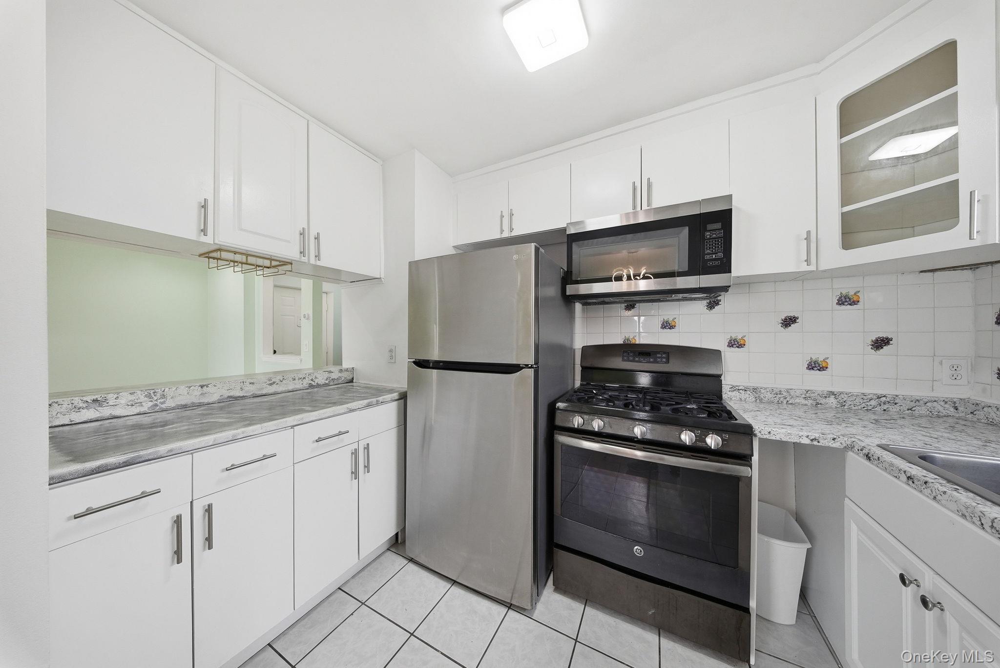 18 Lexington Hill, Unit 8 photo 10