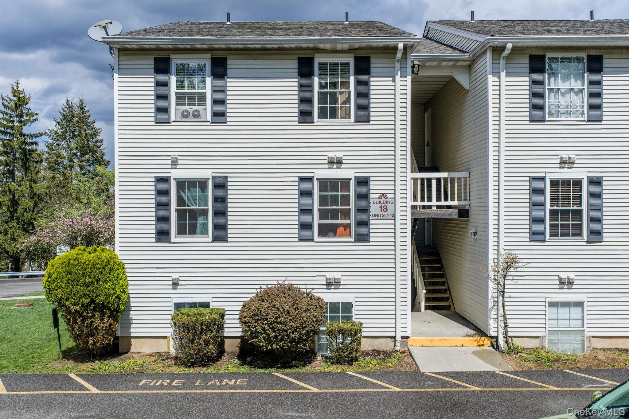 18 Lexington Hill, Unit 8 photo 2