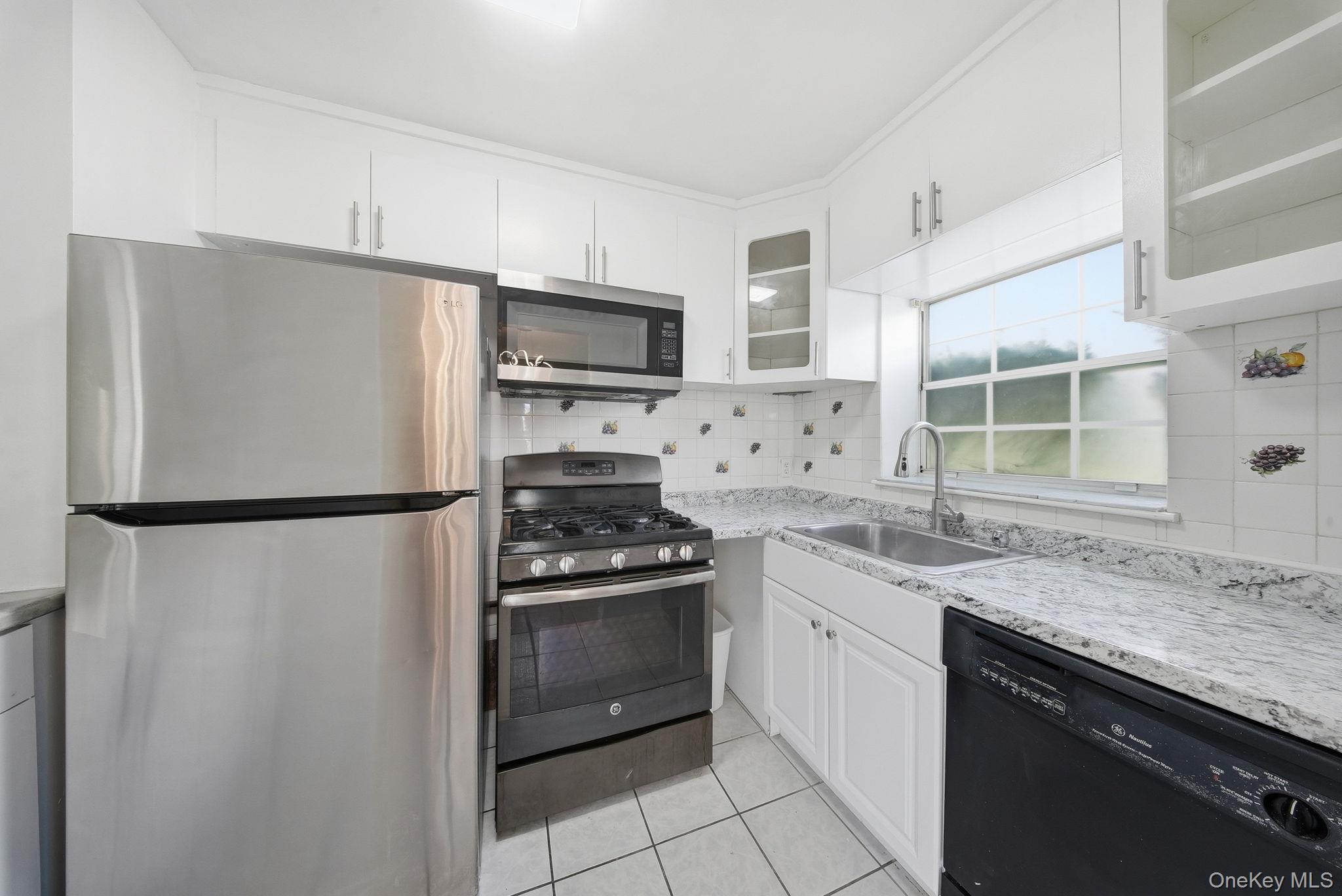 18 Lexington Hill, Unit 8 photo 7