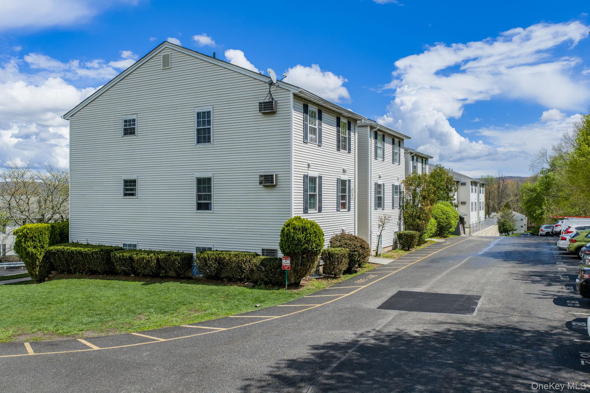 18 Lexington Hill, Unit 8
