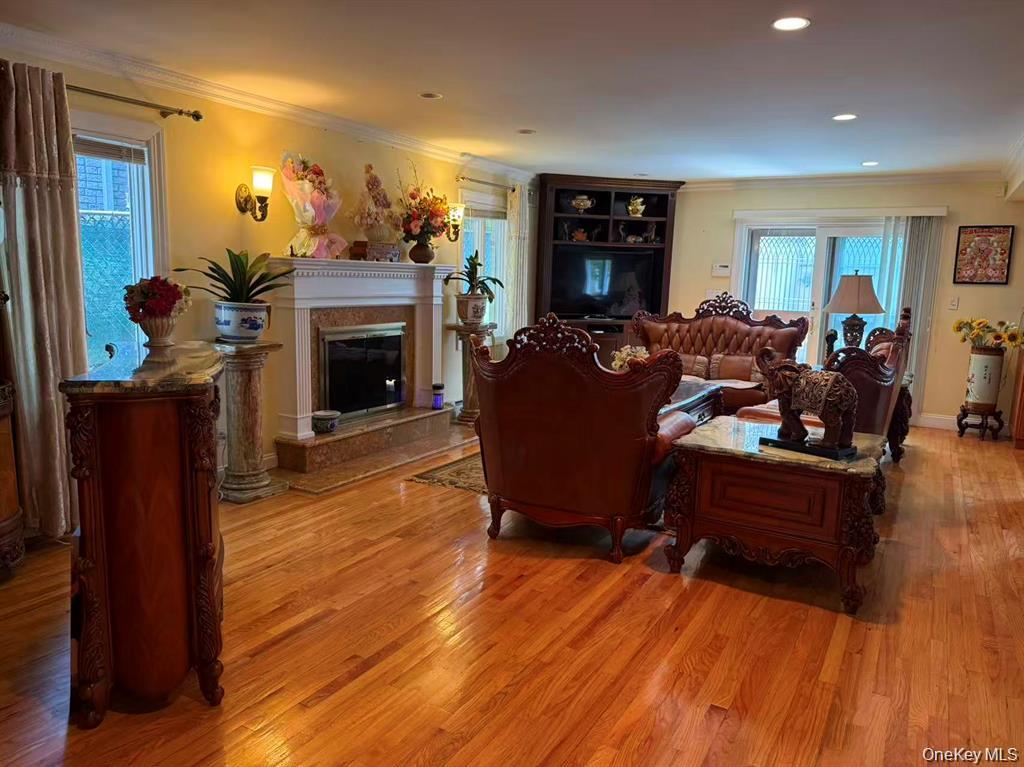 154-60 Riverside Drive – For Sale photo 2