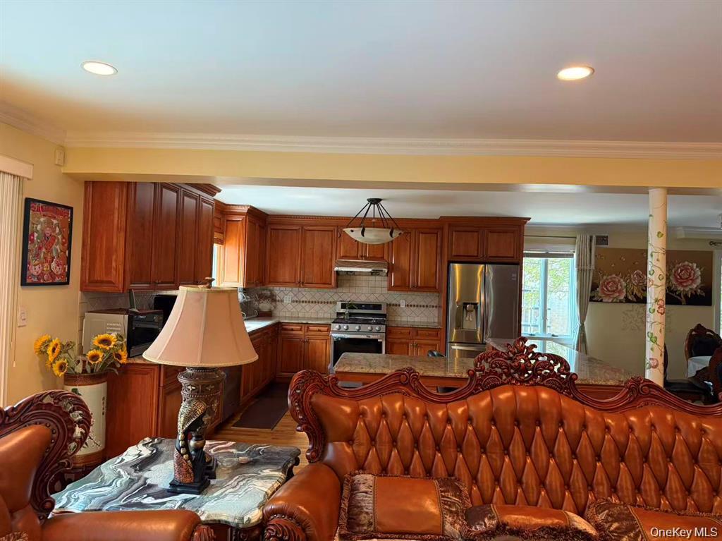 154-60 Riverside Drive – For Sale photo 3