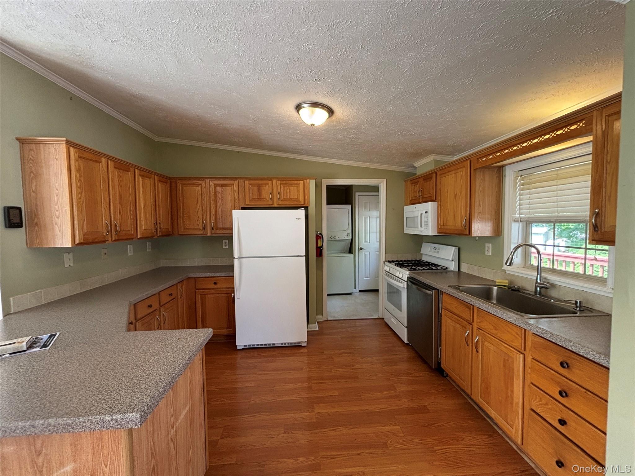 1661 Old Country Road, Unit 417 photo 16